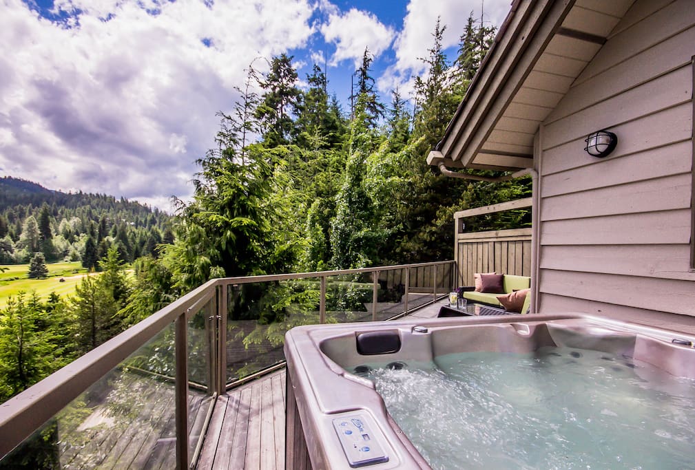 Hot Tub on the deck with views of the golf course and mountains