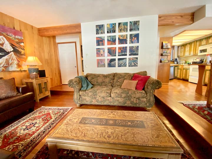 Artsy Ski-in/out Whitefish Mountain Resort Village