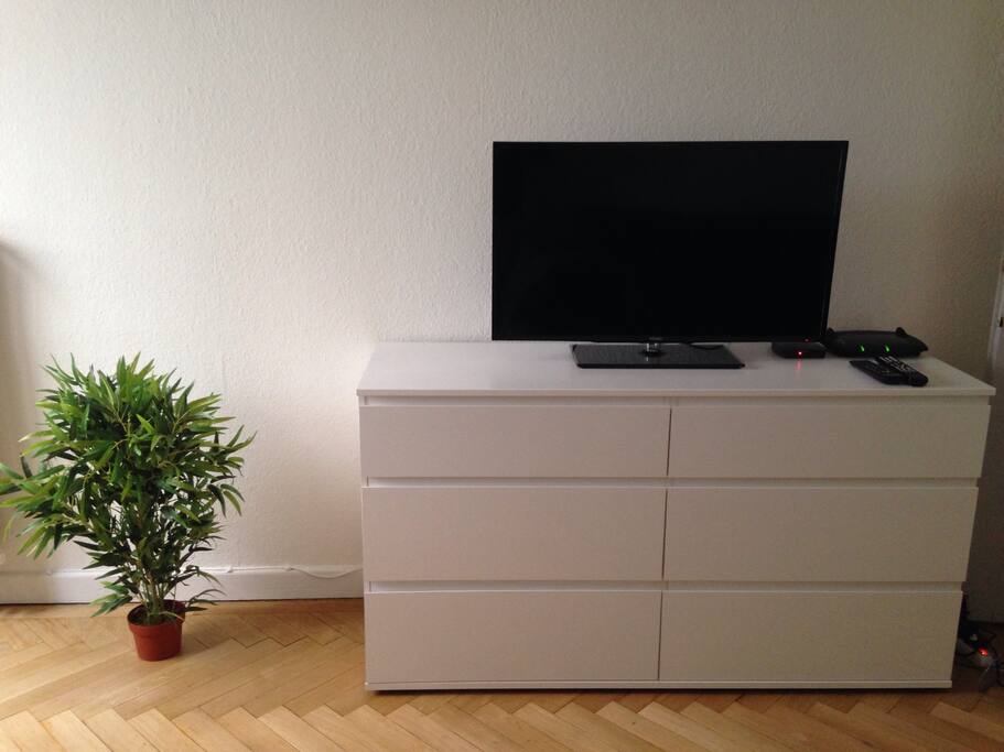 Meuble (6 tiroirs) + tv