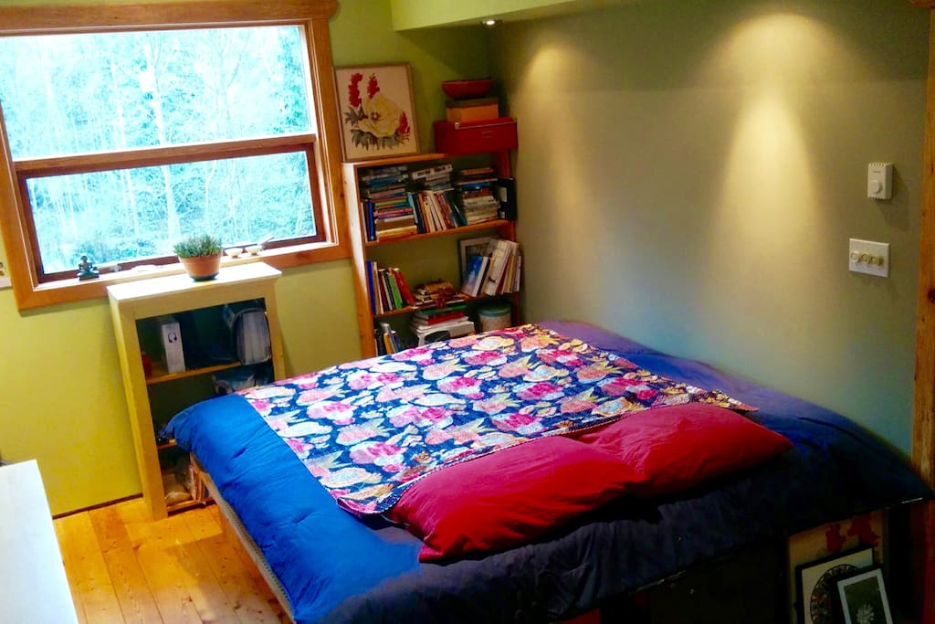 Upper lounge with King size sleeping shown