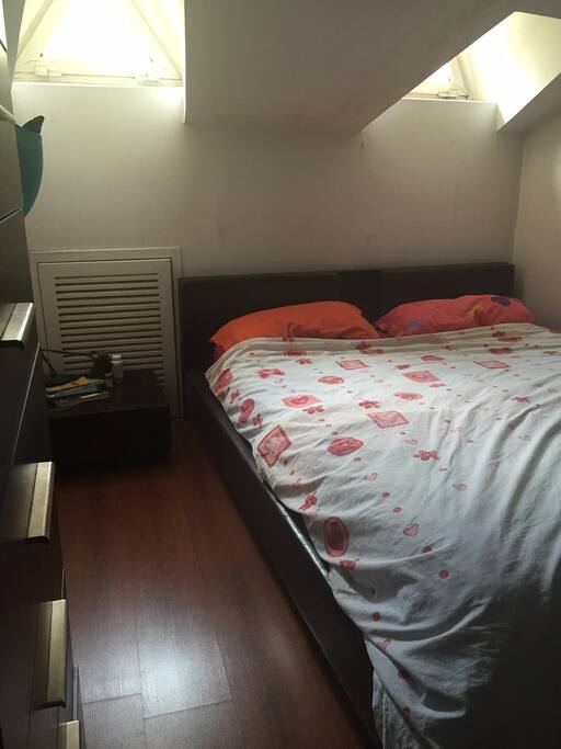 The bedroom (double bed)