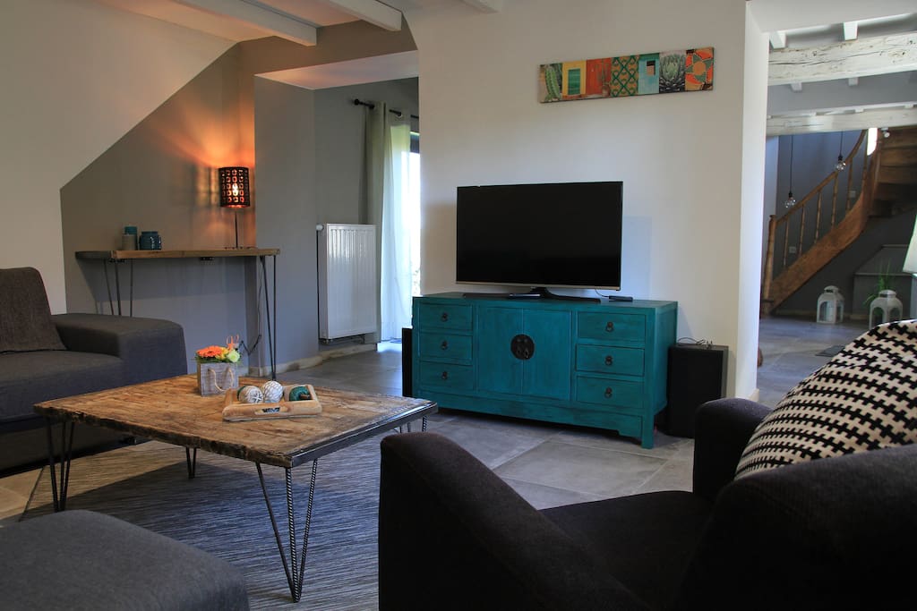 Living room, television, HDD with movies