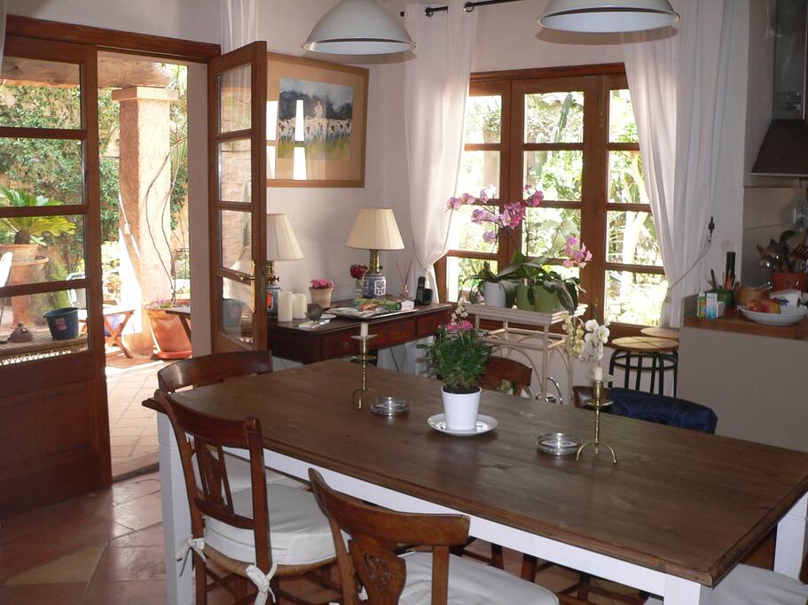 Dining room - Salle à manger