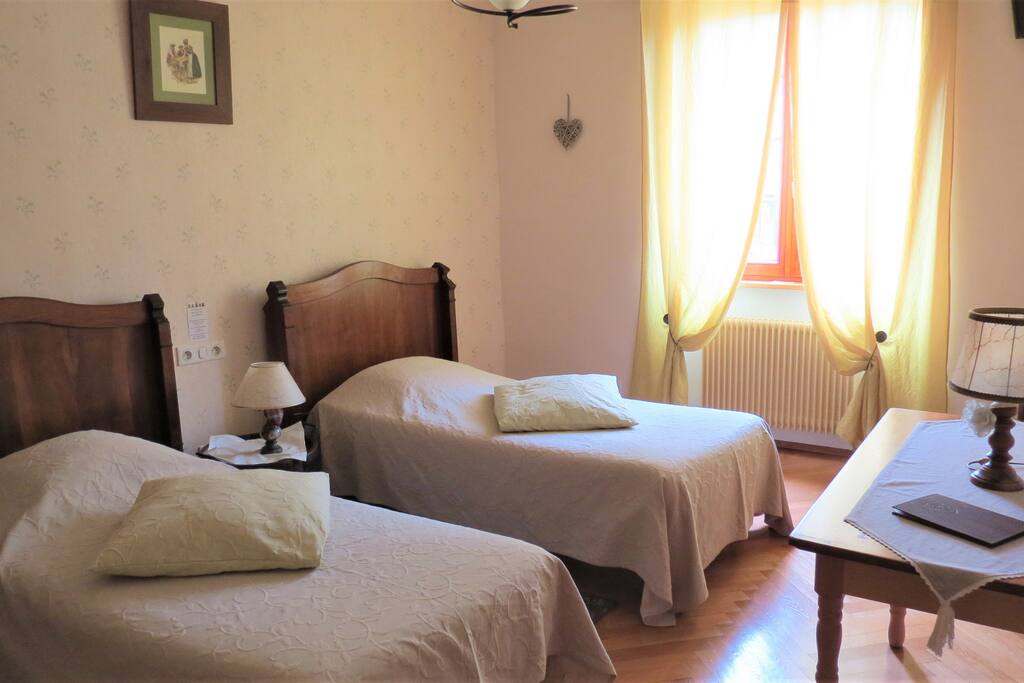 Chambre double avec 2 lits de 90 X 180
