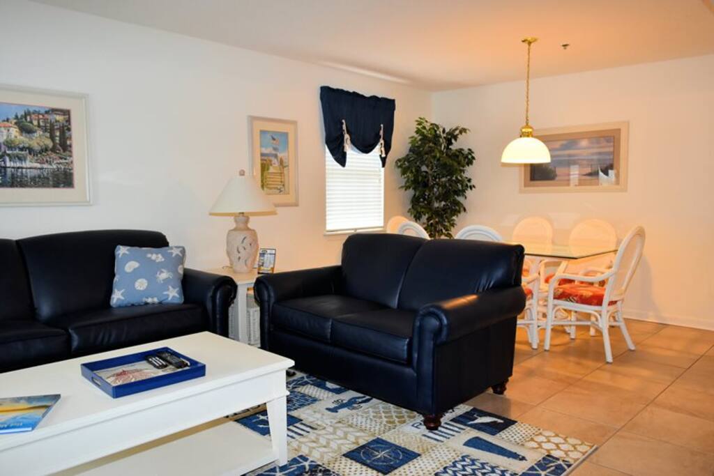 Couch,Furniture,Indoors,Room,Living Room