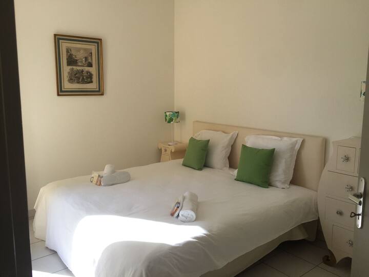 AVIGNON INTRAMURAL APARTMENT WITH TERRACE Apartments for Rent in