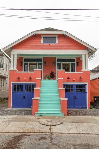 Renovated Uptown Cottage Steps from St. Charles gallery image 3