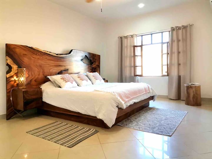 Втора спална соба со брачен кревет ( широк 180-220 см)