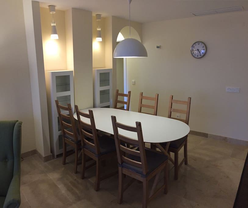 Dining for 6-8 persons