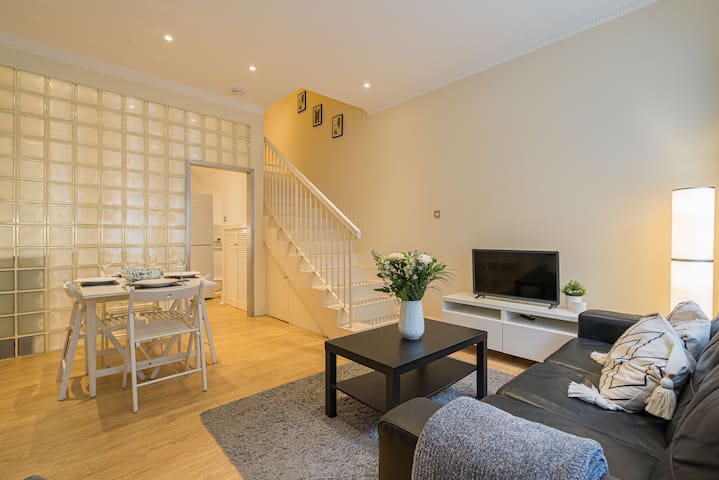 ★ 2BR Grassmarket Apartment with Castle View ★