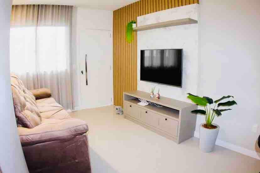 Airbnb em destaque: New 3-bedroom townhouse 120 meters from the beach. em Itapema