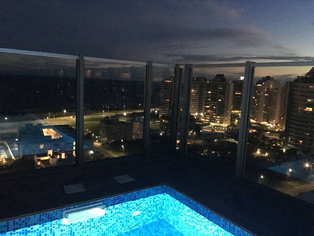 Glamorous Ocean View, near Beach, 5 star amenities