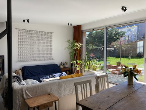 Popular Airbnb listing: Charming quiet house - easy access in Nantes Sud