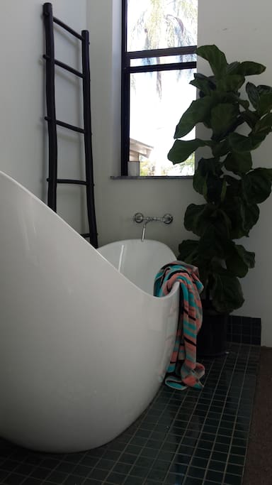 Main bedroom - bath