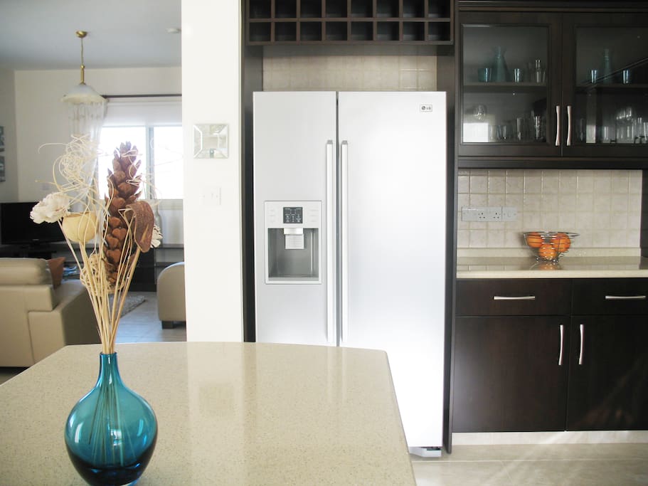 Kitchen breakfast bar