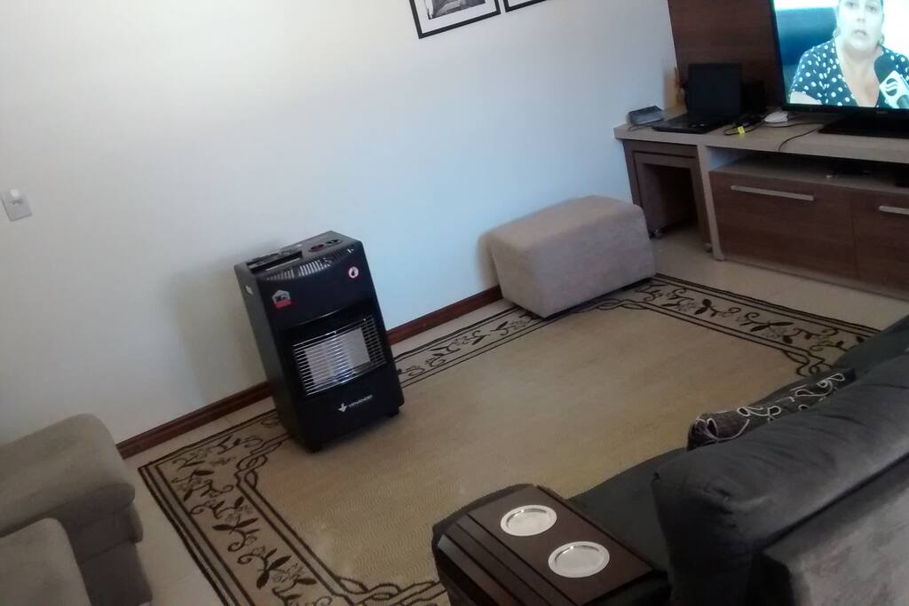 Espaço de convivência com TV por assinatura e netflix