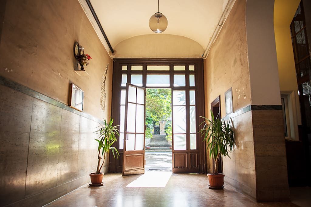 L'entrata del palazzo