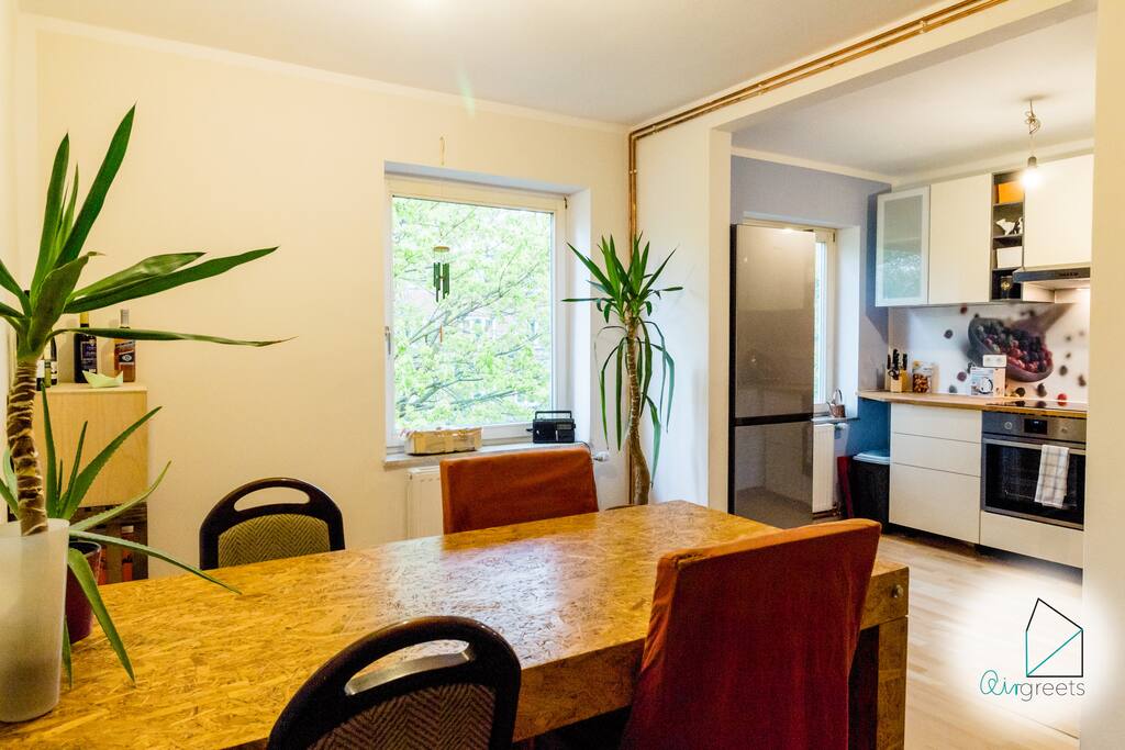 The dining table is simply fantastic.