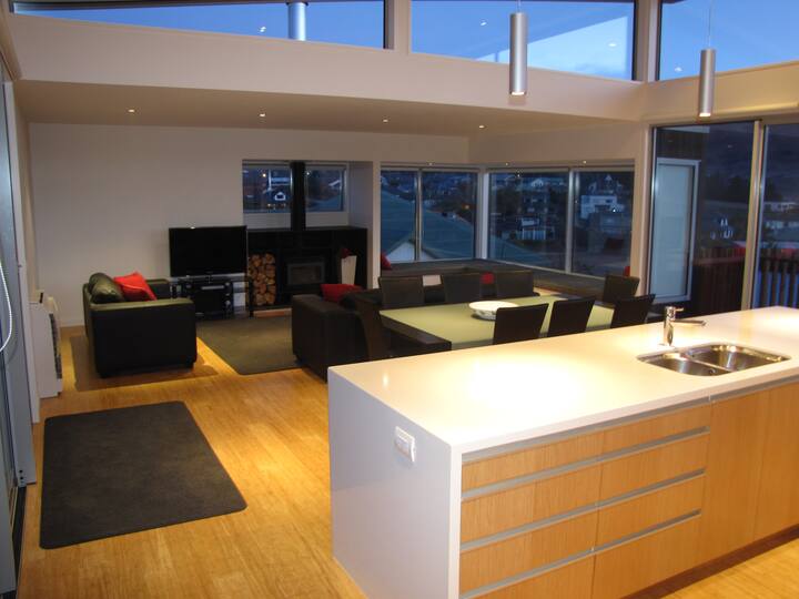 Simply Stunning II Houses for Rent in Wanaka, Otago, New Zealand Airbnb