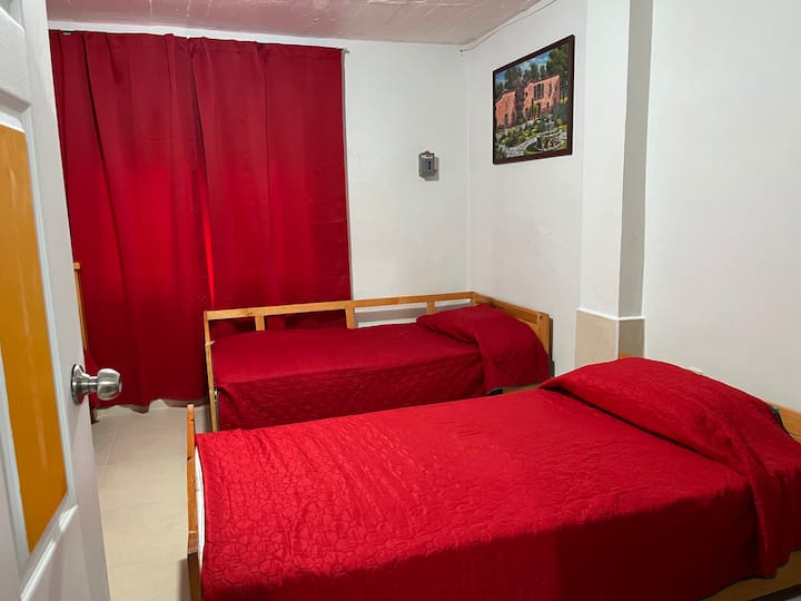 Spavaća soba 1 (tri kreveta)