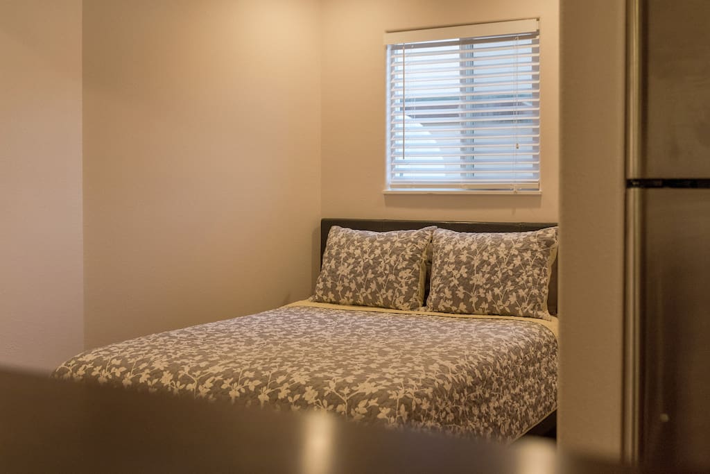 Queen size bed.