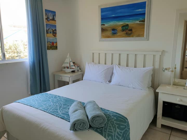 Dormitorio 2 con 1 cama doble.