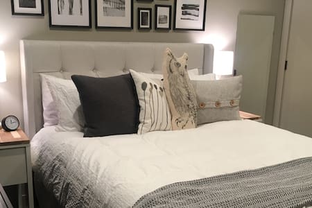 Urban Private Bed/Bath – TRAX - 5-Min Walk