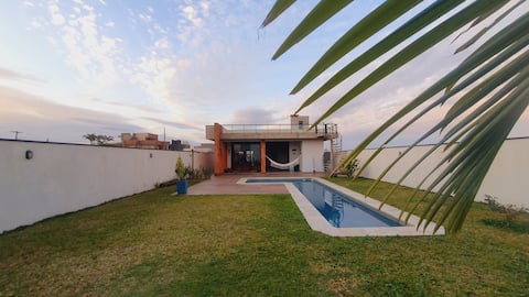 Surfer's Soul House: beautiful, large pool, on the sand
