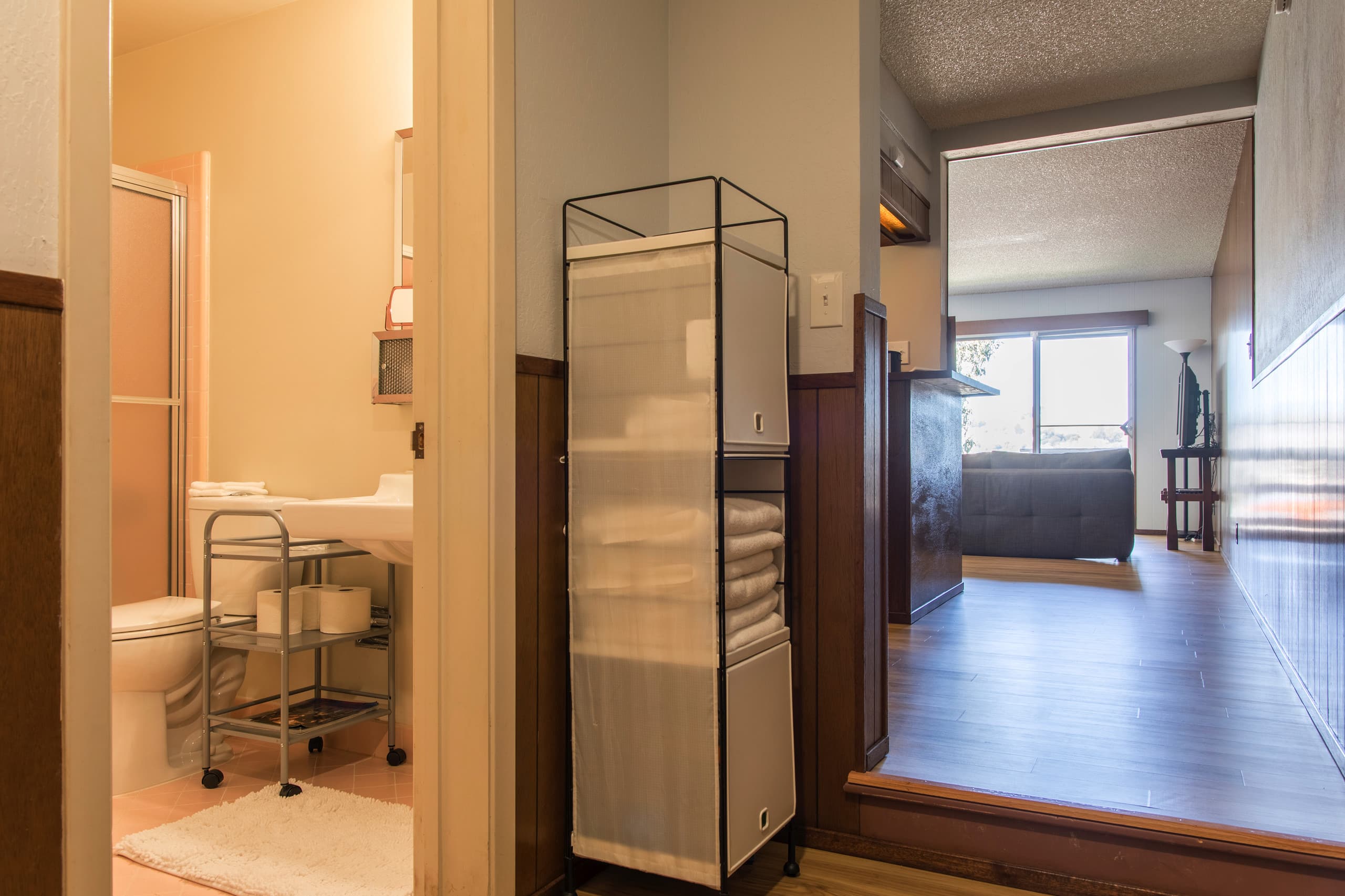 Chic, sun-drenched studio w/views and parking. - Image 24