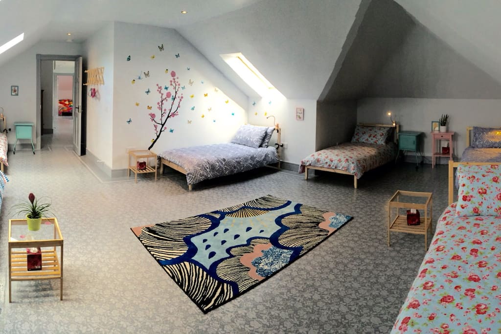 This is great for groups fun room for hen party's or big family events or walking groups,yoga retreats or traveling with friends
