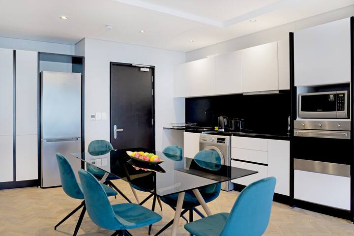 2BR Apartment close to V&A – No Load Shedding gallery image 5