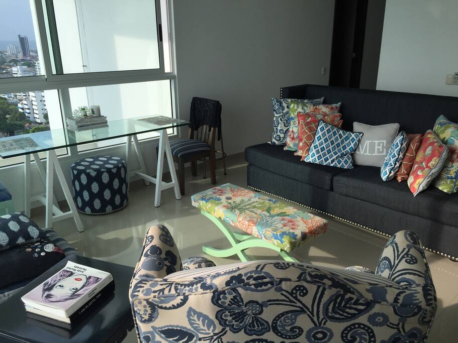 LIVING ROOM & DINNING ROOM SEA VIEW & OLD CITY VIEW