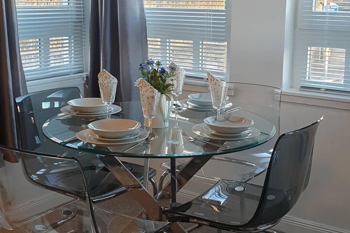 Svijetla blagovaonica s 4 prozora 