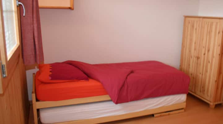 2 Lits gigognes de 80cm*200cm - possibilité de placer les 4 lits au même niveau + armoire de rangement 