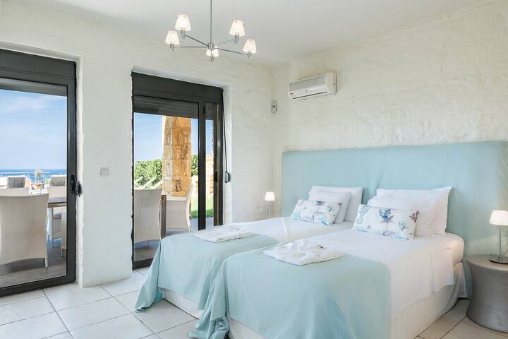 Emilia Vila Seafront View Sunset Beach Tennis Pool gallery image 5