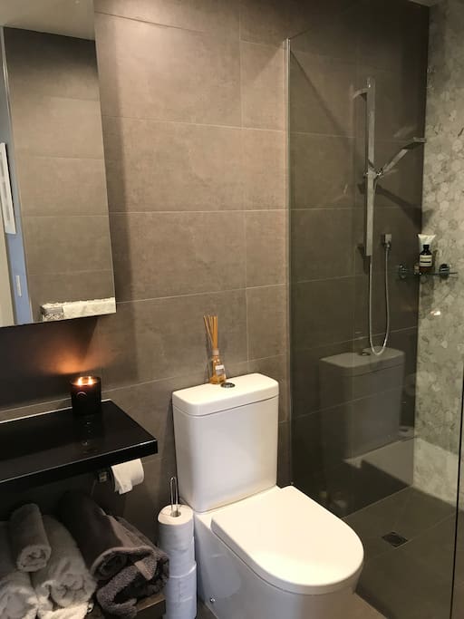 2 Bathrooms