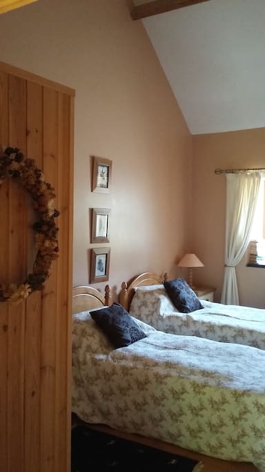 Twin bedroom