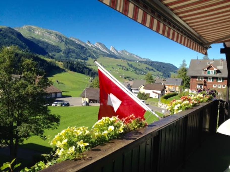 von meinem Balkon aus, (Sommer)der benutzt werden kann, wenn ich da bin.