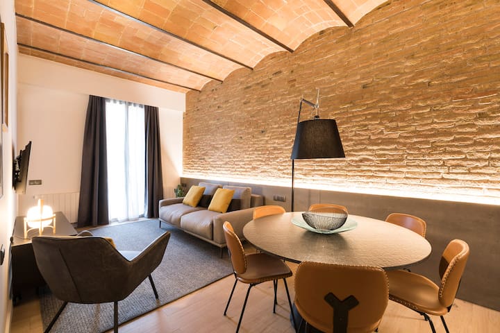 3 bedrooms, bright, elegant, Sagrada Familia, AC