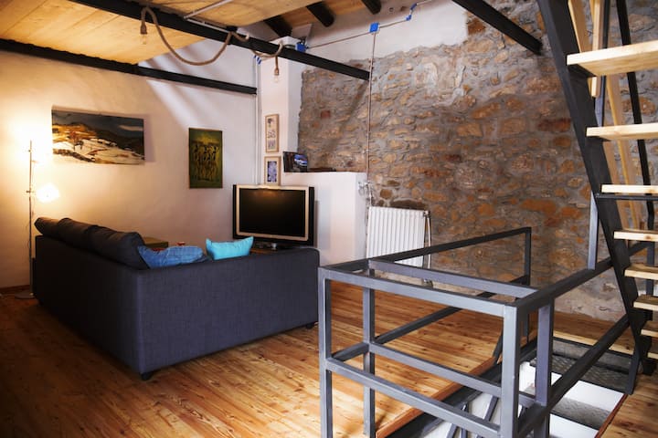 Detalj Casa Felicine. Dvokrevetna sofa na razvlačenje i satelitska televizija