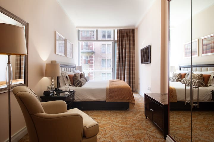 Two Bedroom Suite in Five Star Hotel – City Bowl