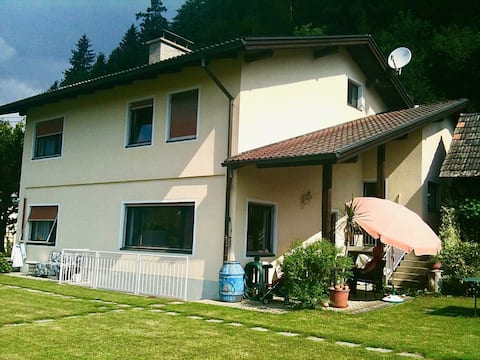 Top Airbnb: Peaceful holiday home with mountain views, Lake Ossiach in Treffen Am Ossiacher See