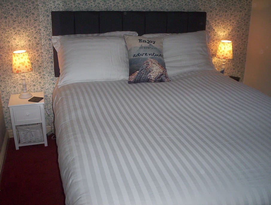 Comfy New King Size Bed & New Bedding