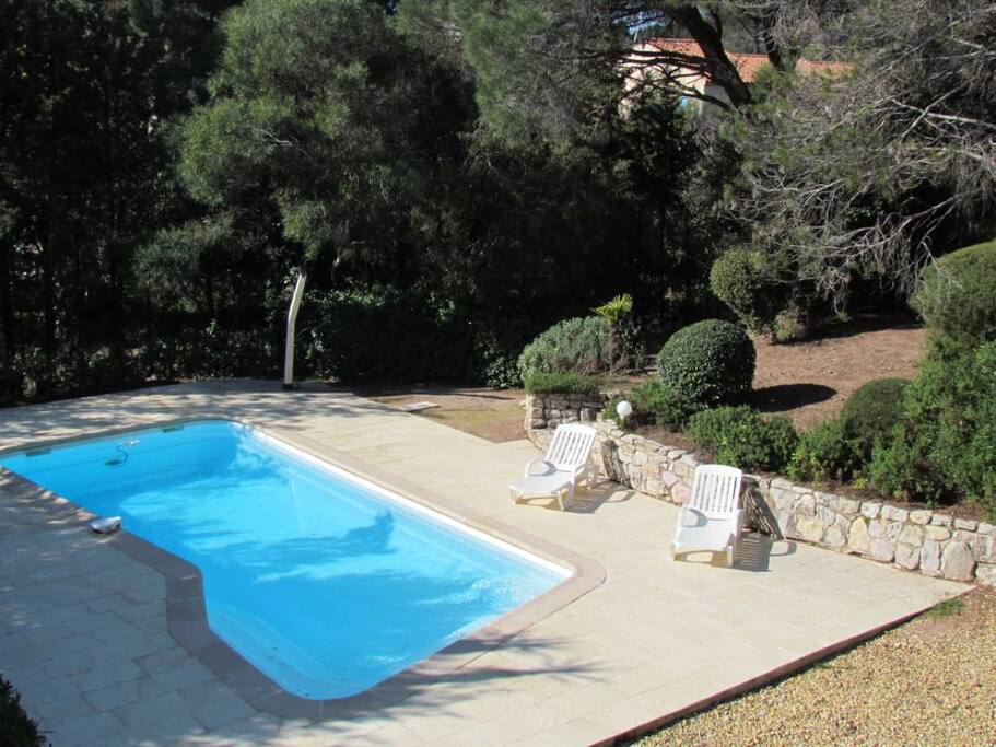 Piscine vue des chambres de l'étage