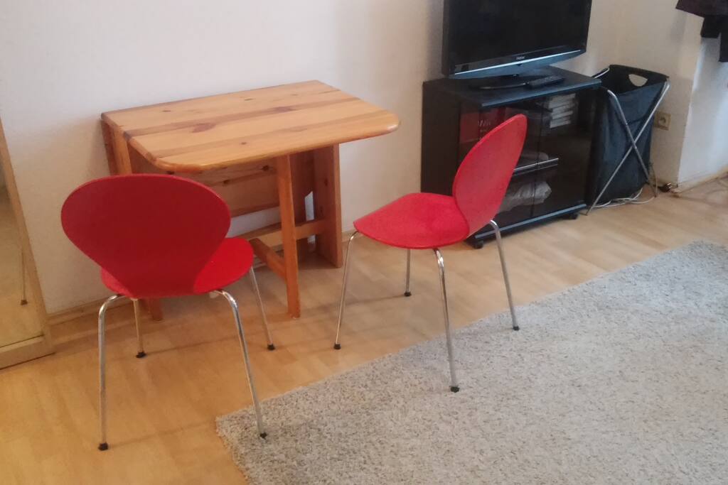 folding-table easy set up to 3 people!