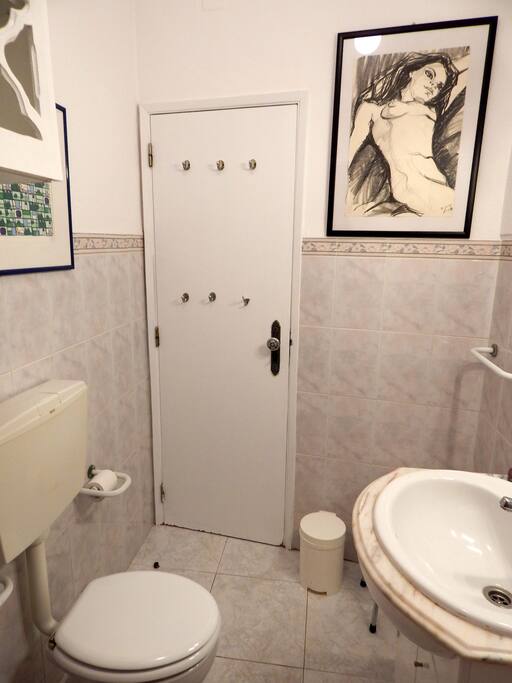 Une salle de bain complète