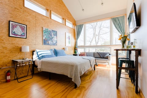 Top Airbnb: Willow St. Studio *walkable, clean, comfy, bright* in Holly
