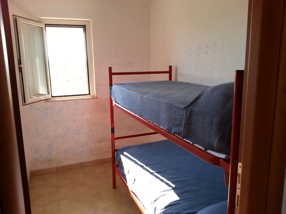 Cameretta con letto a castello