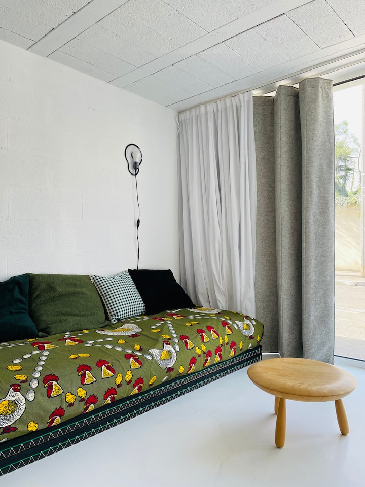 Sofá cama (futón 100% conton sobre somier tatami de paja de arroz)