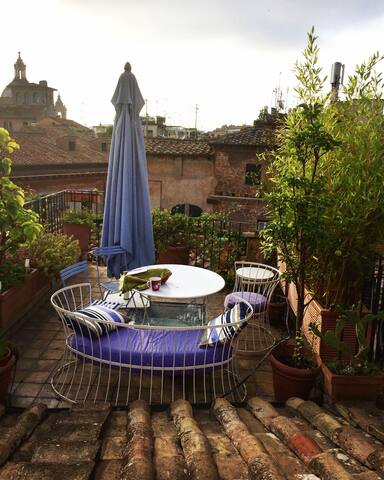 Lodging with view in front of Chiesa Nuova Dome gallery image 3